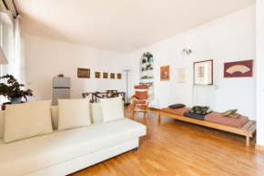 Cozy APT with Balcony - Porta Romana District